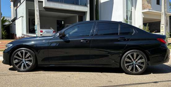 BMW-320i-2021