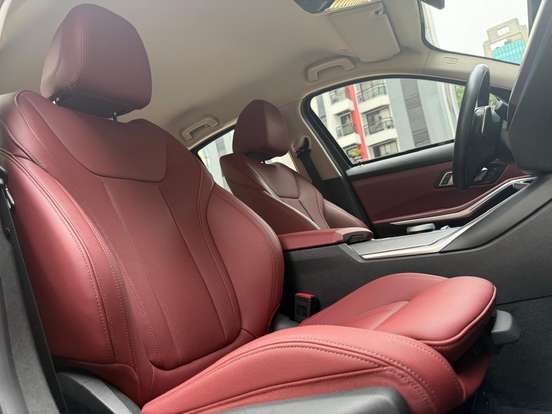 BMW-320i-2023