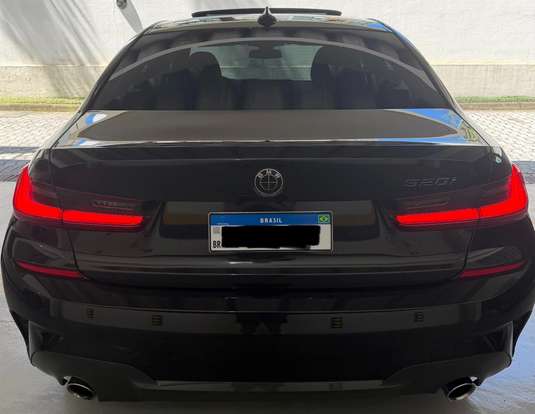 BMW-320i-2022