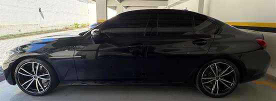 BMW-320i-2022