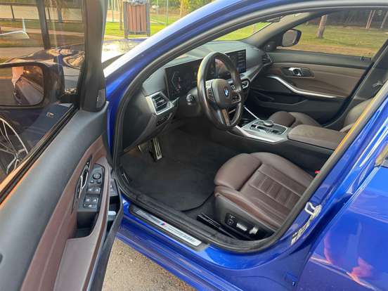 BMW-320i-2023