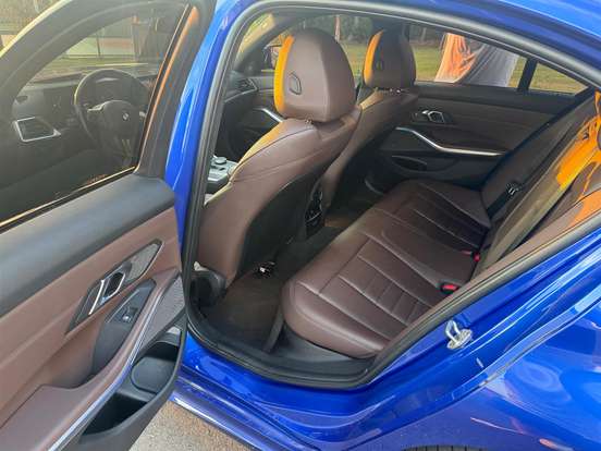 BMW-320i-2023