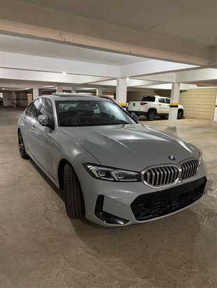 BMW-320i-2023
