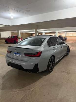 BMW-320i-2023