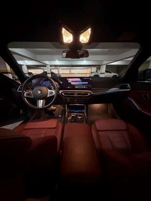 BMW-320i-2023