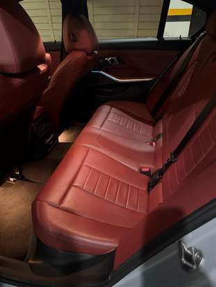 BMW-320i-2023