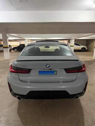 BMW-320i-2023
