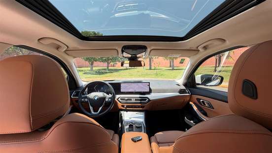 BMW-320i-2023