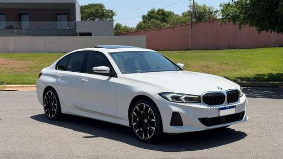 BMW-320i-2023