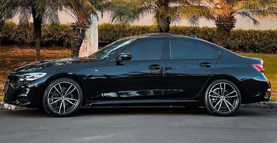 BMW-320i-2019
