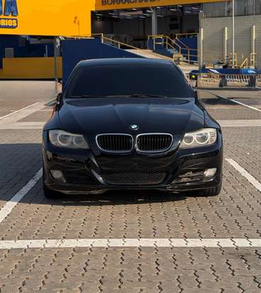 BMW-320i-2010