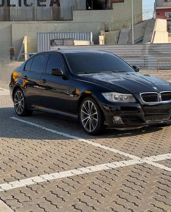 BMW-320i-2010