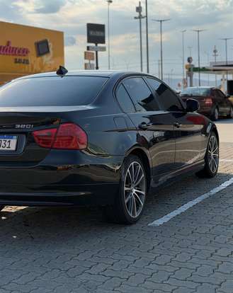 BMW-320i-2010