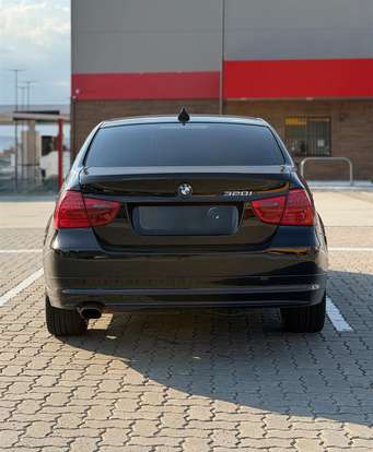 BMW-320i-2010