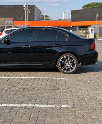 BMW-320i-2010