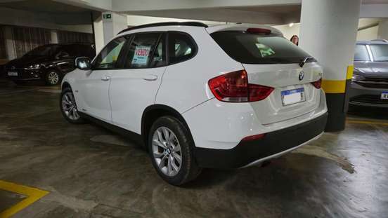 BMW-X1-2011