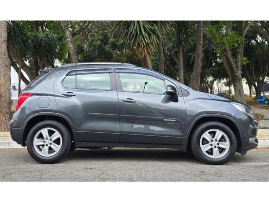CHEVROLET-TRACKER-2019