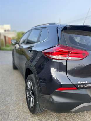 CHEVROLET-TRACKER-2023