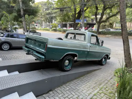 FORD-F-100-1983