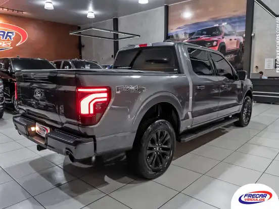 FORD-F-150-5.0 V8 GASOLINA CD LARIAT BLACK FX4 AUTOMÁTICO FORD-F-150-2024