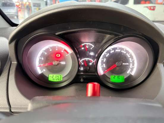 FORD-FIESTA-2014