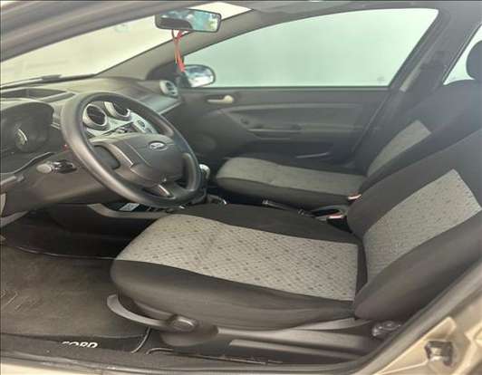 FORD-FIESTA-2014
