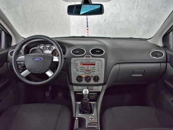 FORD-FOCUS-2011