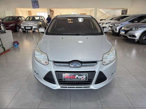 FORD-FOCUS-2015