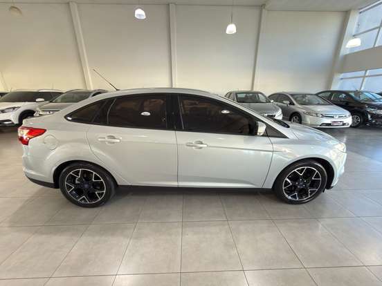 FORD-FOCUS-2015