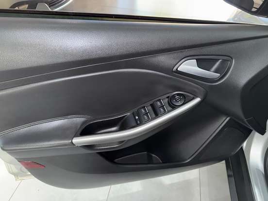 FORD-FOCUS-2015
