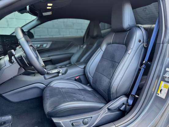 FORD-MUSTANG-2025