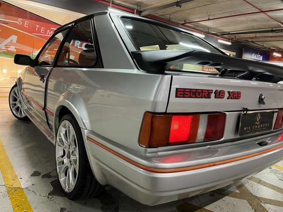 FORD-ESCORT-1990