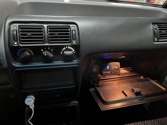 FORD-ESCORT-1990