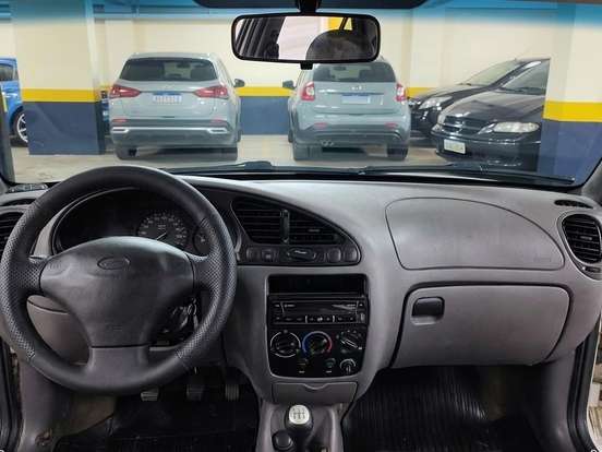 FORD-FIESTA-1.0 MPI STREET 8V GASOLINA 4P MANUAL FORD-FIESTA-2004
