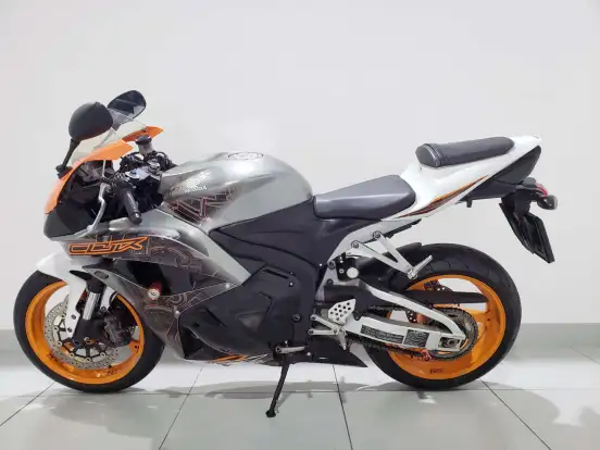 HONDA-CBR 600RR HONDA-CBR 600RR-2010