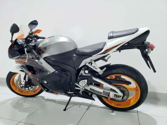 HONDA-CBR 600RR HONDA-CBR 600RR-2010