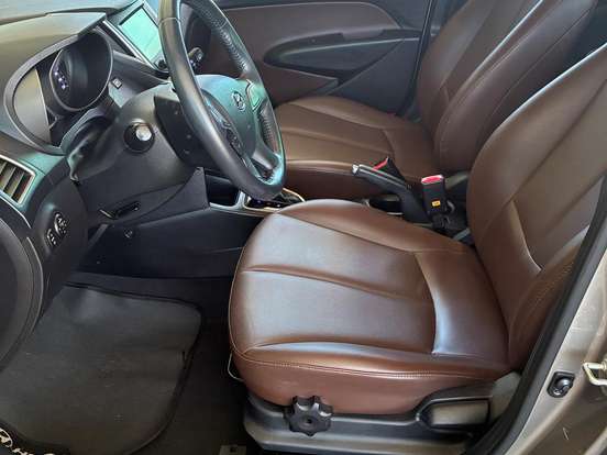 HYUNDAI-HB20-1.6 PREMIUM 16V FLEX 4P AUTOMÁTICO HYUNDAI-HB20-2017