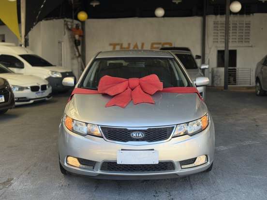 KIA-CERATO-1.6 E.221 SEDAN 16V GASOLINA 4P AUTOMÁTICO KIA-CERATO-2012