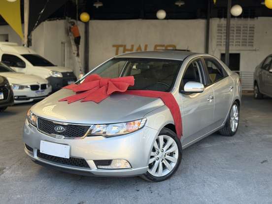 KIA-CERATO-1.6 E.221 SEDAN 16V GASOLINA 4P AUTOMÁTICO KIA-CERATO-2012
