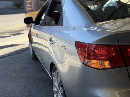 KIA-CERATO-1.6 E.221 SEDAN 16V GASOLINA 4P AUTOMÁTICO KIA-CERATO-2012