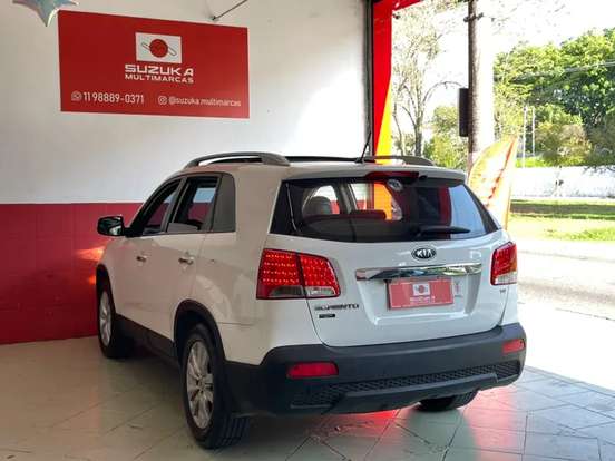 KIA-SORENTO-2011