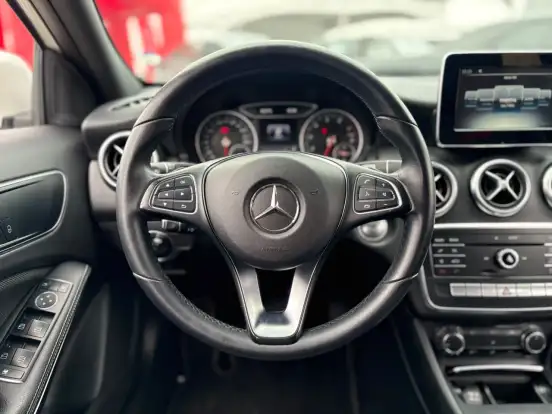 MERCEDES-BENZ-A 200-2017