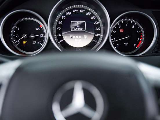 MERCEDES-BENZ-C 180-1.8 CGI CLASSIC 16V GASOLINA 4P AUTOMÁTICO MERCEDES-BENZ-C 180-2011