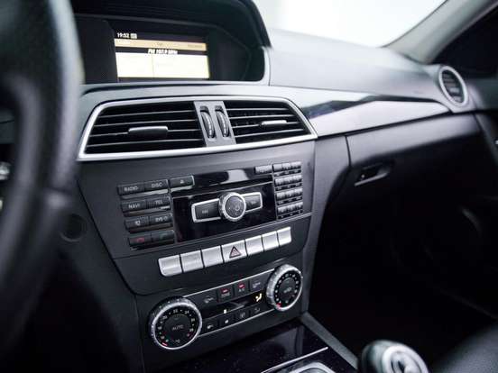 MERCEDES-BENZ-C 180-1.8 CGI CLASSIC 16V GASOLINA 4P AUTOMÁTICO MERCEDES-BENZ-C 180-2011