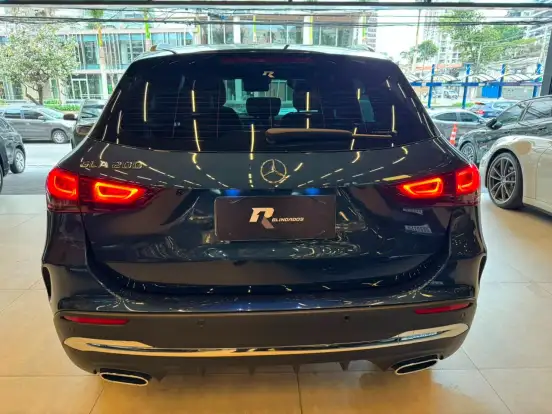 MERCEDES-BENZ-GLA 200-2022