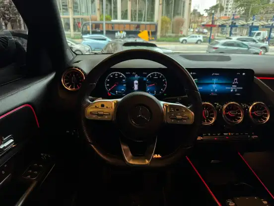 MERCEDES-BENZ-GLA 200-2022