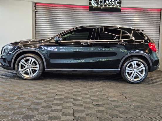 MERCEDES-BENZ-GLA 200-2016