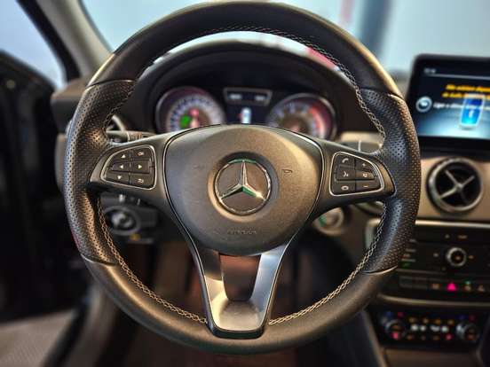 MERCEDES-BENZ-GLA 200-2016