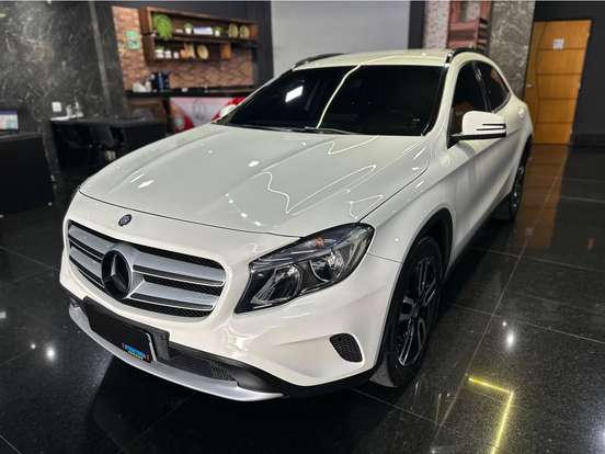 MERCEDES-BENZ-GLA 200-2015