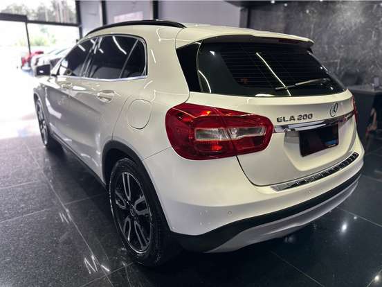 MERCEDES-BENZ-GLA 200-2015